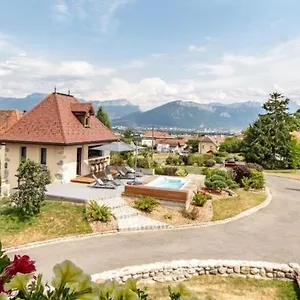Le Paon Bleu Annecy Bed and breakfast