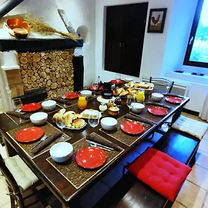 Au Dessus De Parady Bed & Breakfast